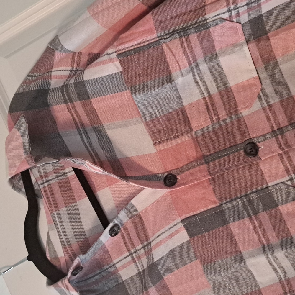 π₯New pink button up plaid shirt - Picture 6 of 8